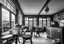 Die faszinierende Geschichte des Kaffees in Europa kaffeehaus im jahr 1900, fotorealistisch,
