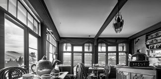 kaffeehaus im jahr 1900, fotorealistisch,