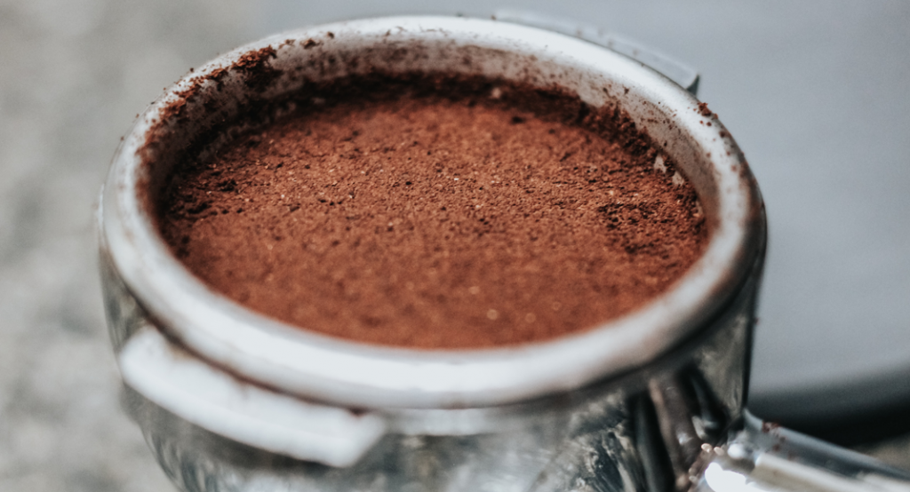 feines espressopulver für perfekten mahlgrad